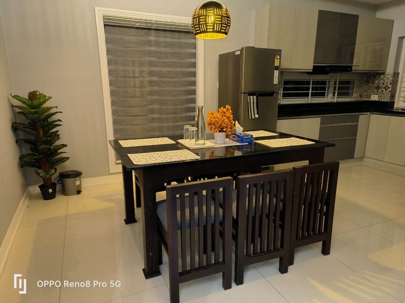 Lower dining space